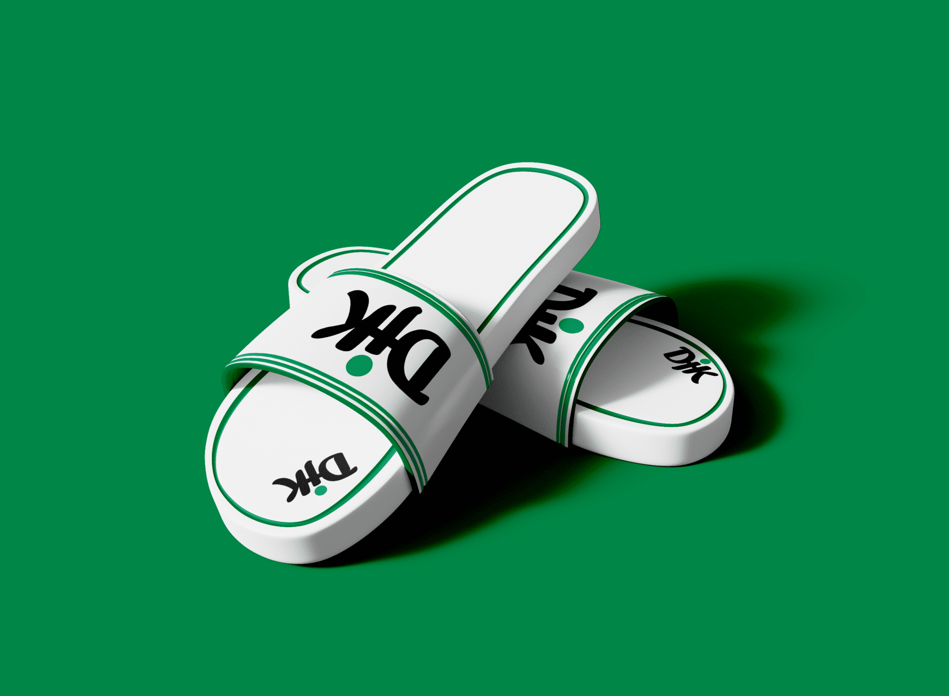 Zwei wei&szlig;e Slipper mit gr&uuml;nen Akzenten und dem Schriftzug "Dik" auf gr&uuml;nem Hintergrund.