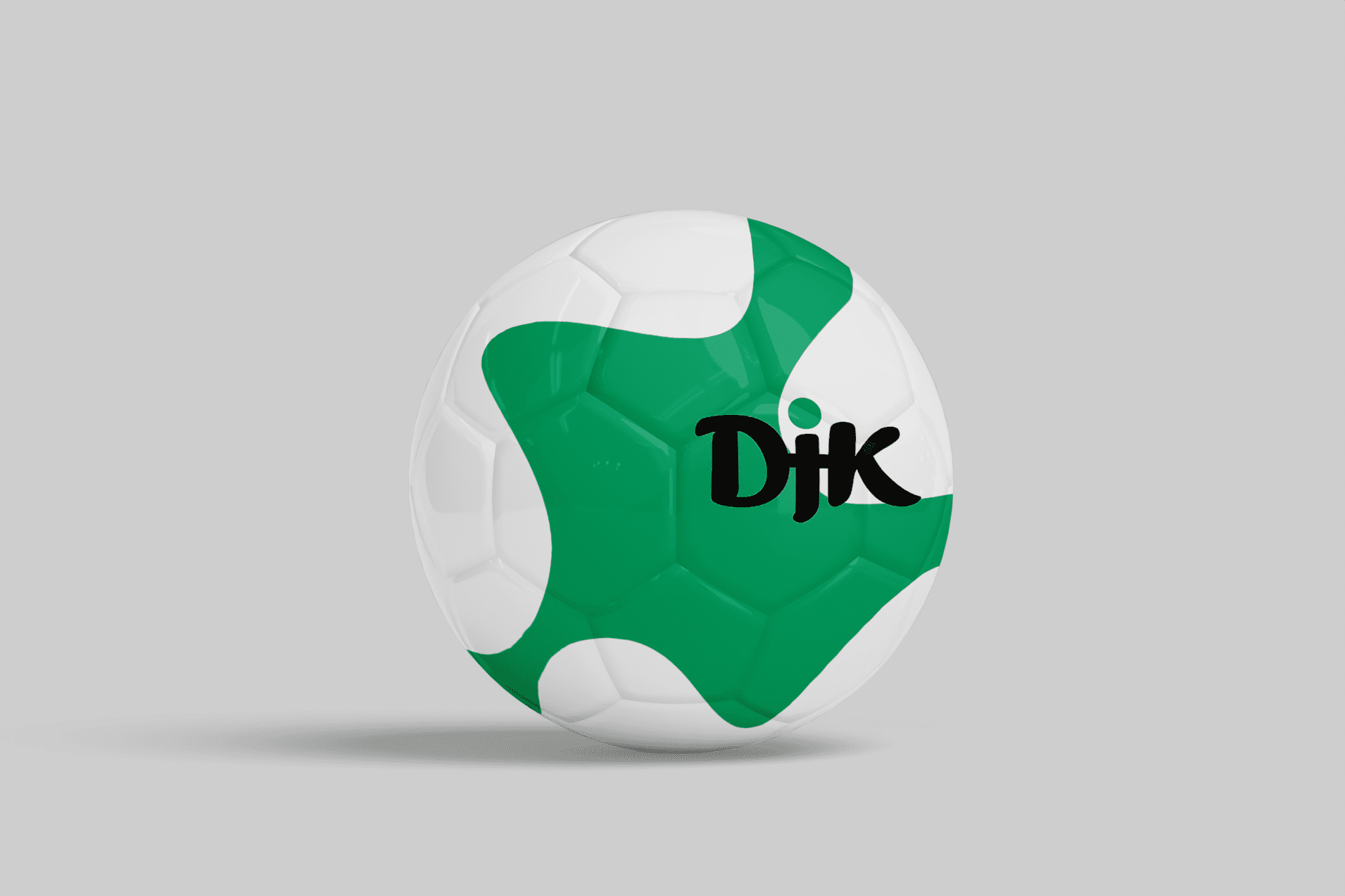 Fu&szlig;ball mit gr&uuml;nem und wei&szlig;em Design sowie der Aufschrift "DJK" auf einem grauen Hintergrund.