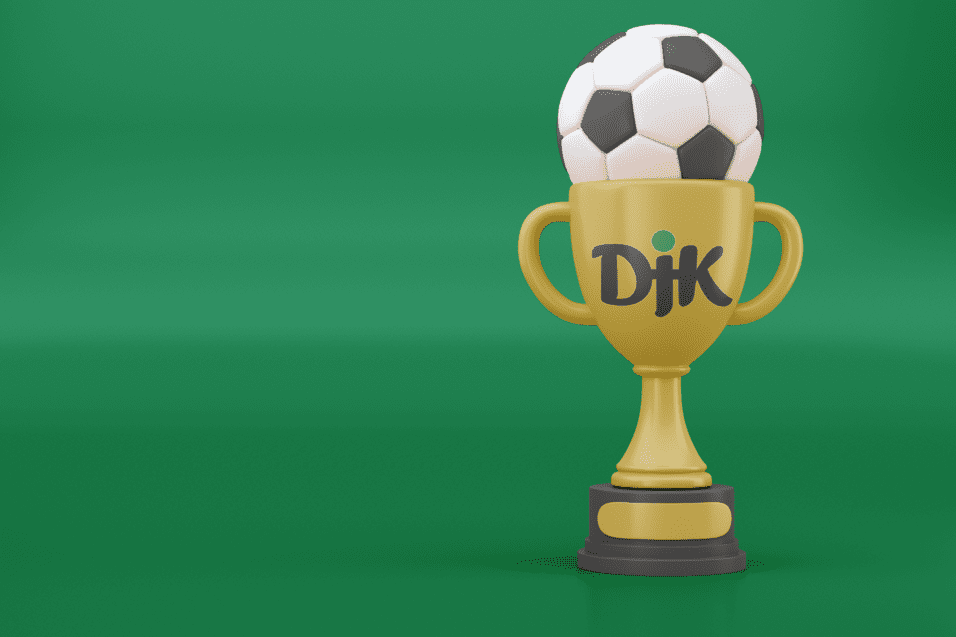 Goldener Pokal mit einem Fu&szlig;ball darauf, vor einem gr&uuml;nen Hintergrund, mit der Aufschrift "DJK".