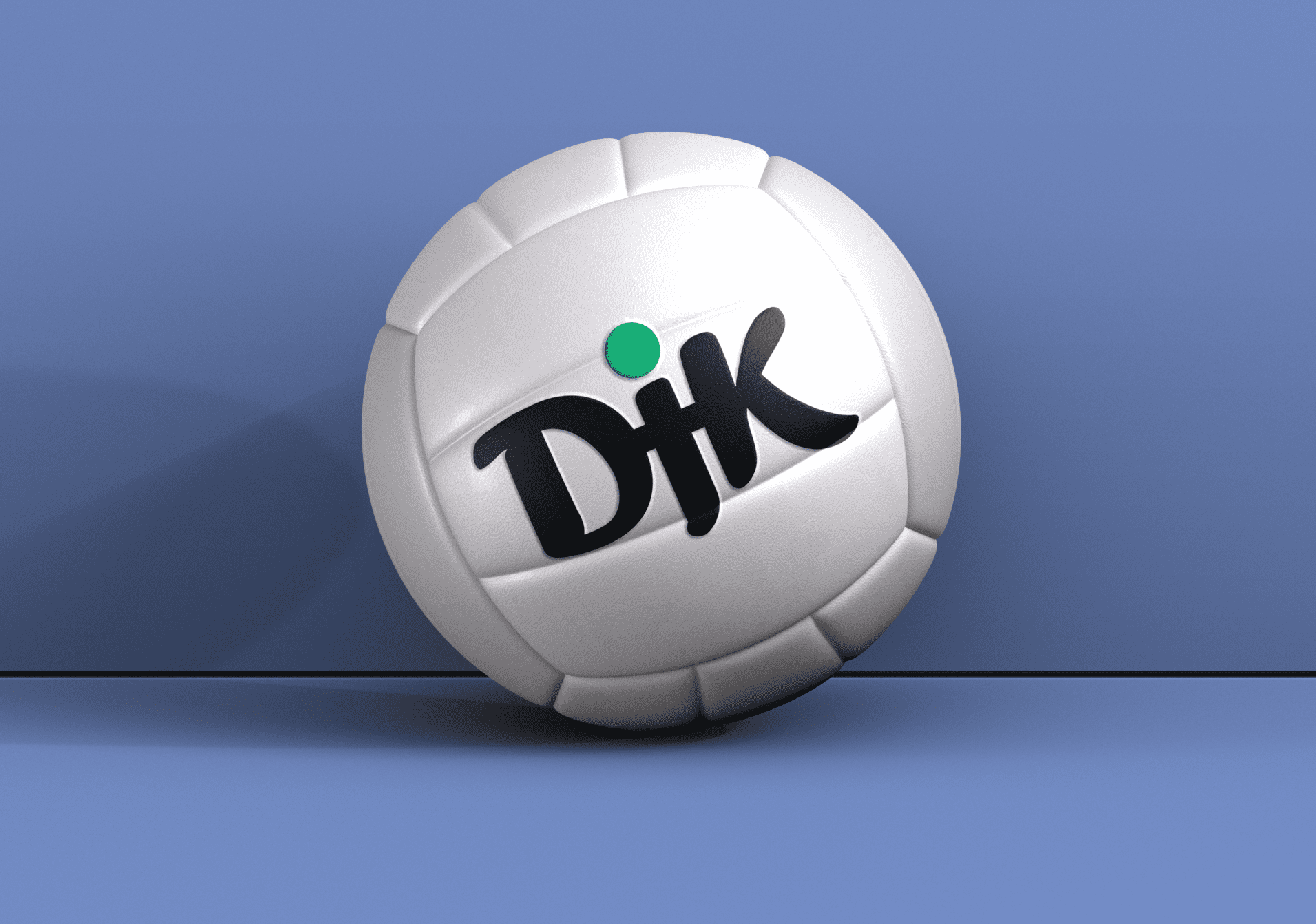 Wei&szlig;er Volleyball mit schwarzem Logo &bdquo;DJK&ldquo; und gr&uuml;ner Markierung auf blauem Hintergrund.
