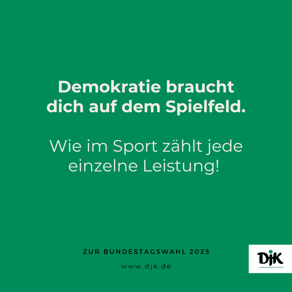 Text auf gr&uuml;nem Hintergrund: &bdquo;Demokratie braucht dich auf dem Spielfeld. Wie im Sport z&auml;hlt jede einzelne Leistung! ZUR BUNDESSTAGSWAHL 2025.&ldquo;