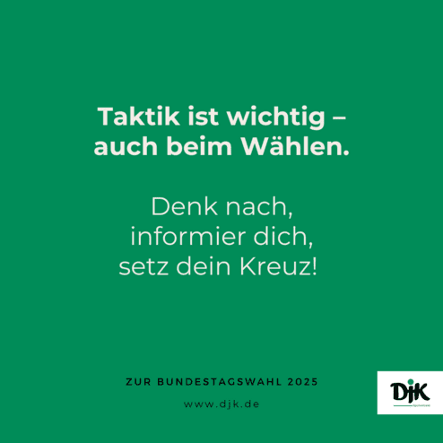 Gr&uuml;ne Grafik mit dem Text: &bdquo;Taktik ist wichtig &ndash; auch beim W&auml;hlen. Denk nach, informier dich, setz dein Kreuz!&ldquo; und DJK-Logo.