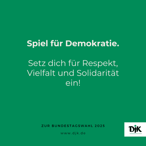Gr&uuml;ne Grafik mit wei&szlig;er Schrift: "Spiel f&uuml;r Demokratie. Setz dich f&uuml;r Respekt, Vielfalt und Solidarit&auml;t ein! Zur Bundestagswahl 2025."