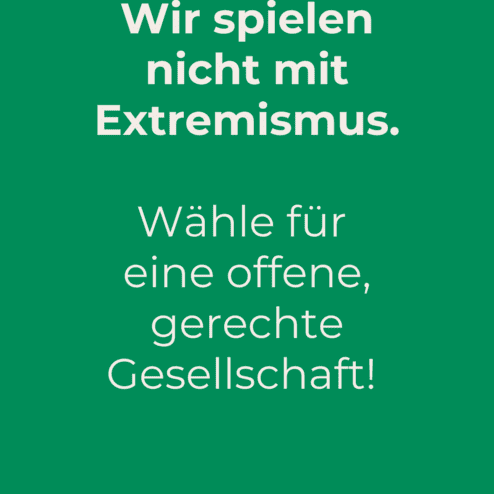 Gr&uuml;ne Hintergrundgrafik mit Text: &bdquo;Wir spielen nicht mit Extremismus. W&auml;hle f&uuml;r eine offene, gerechte Gesellschaft!&ldquo;