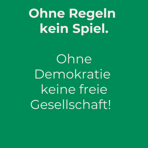 Plakat mit gr&uuml;nem Hintergrund: Texte &bdquo;Ohne Regeln kein Spiel. Ohne Demokratie keine freie Gesellschaft!&ldquo;. DJK Logo unten rechts.