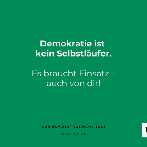 Gr&uuml;ner Hintergrund mit dem Text: &bdquo;Demokratie ist kein Selbstl&auml;ufer. Es braucht Einsatz &ndash; auch von dir! Zur Bundestagswahl 2025.&ldquo;