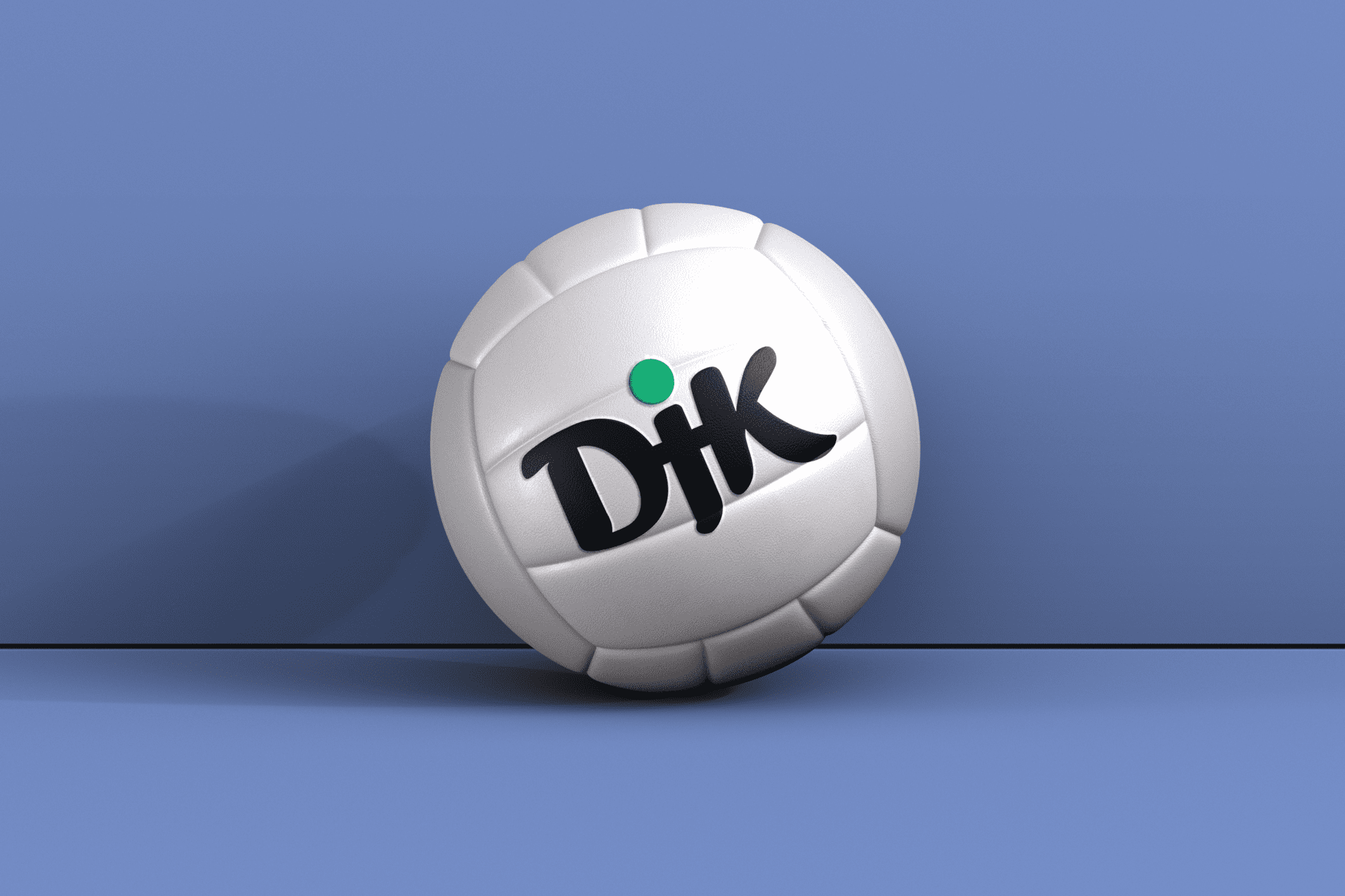 Wei&szlig;er Volleyball mit schwarzem Logo &bdquo;DJK&ldquo; und gr&uuml;ner Markierung auf blauem Hintergrund.