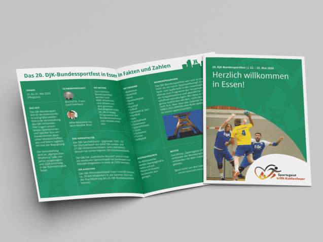 Faltplakat mit Informationen zum 20. DJK-Bundessportfest, Begr&uuml;&szlig;ungstext und Fotos von Sportlern in Aktion.