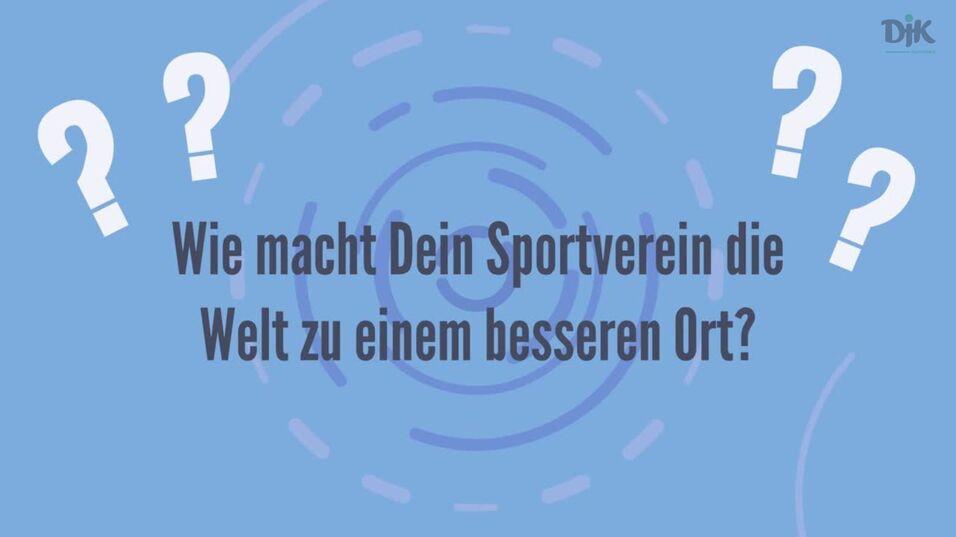 Text auf einem blauen Hintergrund: "Wie macht Dein Sportverein die Welt zu einem besseren Ort?" umgeben von Fragezeichen.