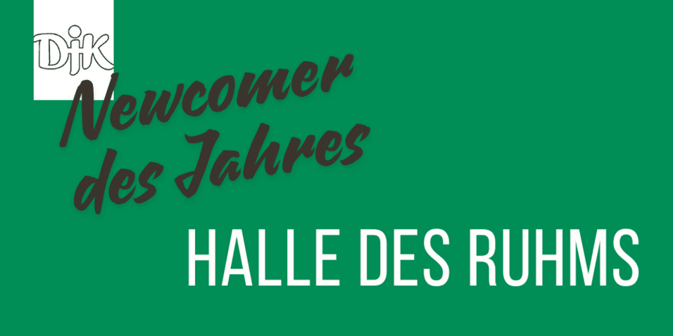 Logo von DJK mit dem Text &bdquo;Newcomer des Jahres&ldquo; und &bdquo;Halle des Ruhms&ldquo; auf gr&uuml;nem Hintergrund.