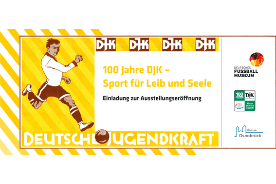 Einladung zur Ausstellungser&ouml;ffnung &bdquo;100 Jahre DJK &ndash; Sport f&uuml;r Leib und Seele&ldquo; mit illustrativer Grafik eines Fu&szlig;ballspielers.