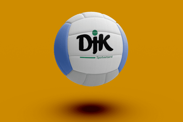 Schwebender Volleyball mit dem Logo &bdquo;DJK Sportverband&ldquo; auf orangefarbigem Hintergrund.