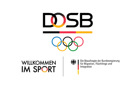 Logo des DOSB mit olympischen Ringen und dem Schriftzug "Willkommen im Sport" sowie dem Bundesministerium f&uuml;r Migration.