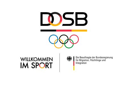 Logo des DOSB mit olympischen Ringen und dem Schriftzug "Willkommen im Sport" sowie dem Bundesministerium f&uuml;r Migration.