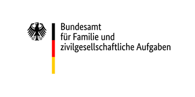 Logo des Bundesamts f&uuml;r Familie und zivilgesellschaftliche Aufgaben mit Bundesadler und farbiger Flagge.