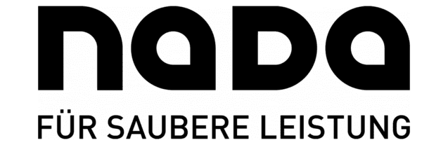 Logo der NADA mit dem Slogan &bdquo;f&uuml;r saubere Leistung&ldquo; in klaren, modernen Schriftz&uuml;gen auf schwarzem Hintergrund.
