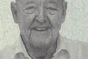 Totenzettel f&uuml;r G&uuml;nter Harrer mit Portr&auml;t, pers&ouml;nlichen Daten und Informationen zur Trauerfeier.