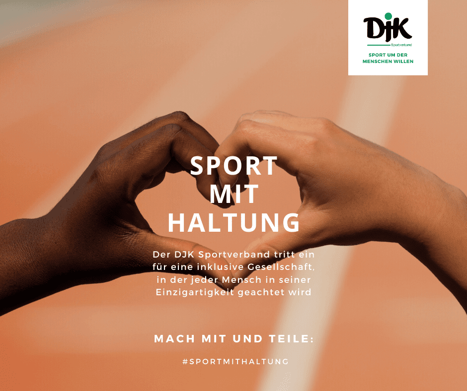 Zwei H&auml;nde, eine dunkle und eine helle, formen ein Herzsymbol auf einem sportlichen Hintergrund. Text in der Mitte.