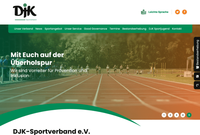 Homepage des DJK-Sportverbands e.V. mit Schlagzeile und Leichtathletik-Event auf einer Laufbahn im Hintergrund.